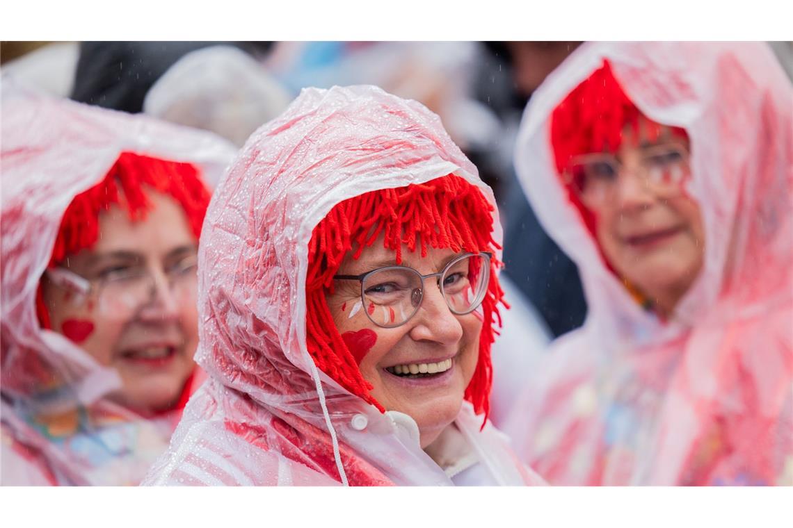 Gute Laune trotz Regen - Karnevalsauftakt in Köln