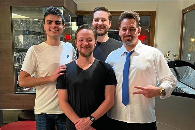 Haben den Gästen im Café am oberen Tor einen genussvollen Abend beschert (von links): Noah Nemeth, Dennis Boyette, Andreas Gratzmann und Emrah Benzetti. Foto: privat