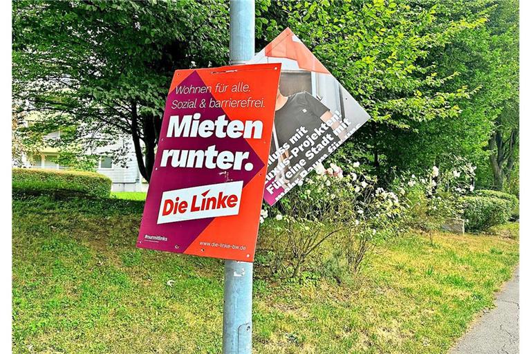 Hängengebliebene Wahlplakate