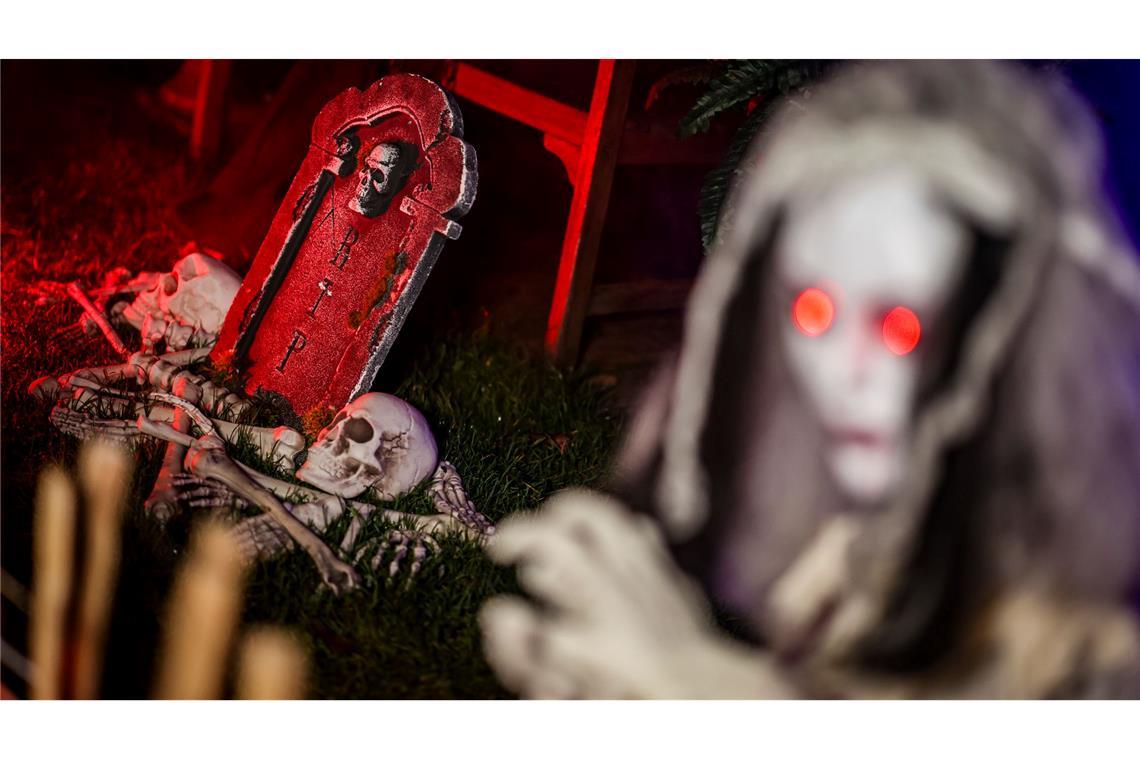 Halloween steht vor der Tür - Haus in Mettmann "gruselig" geschmückt