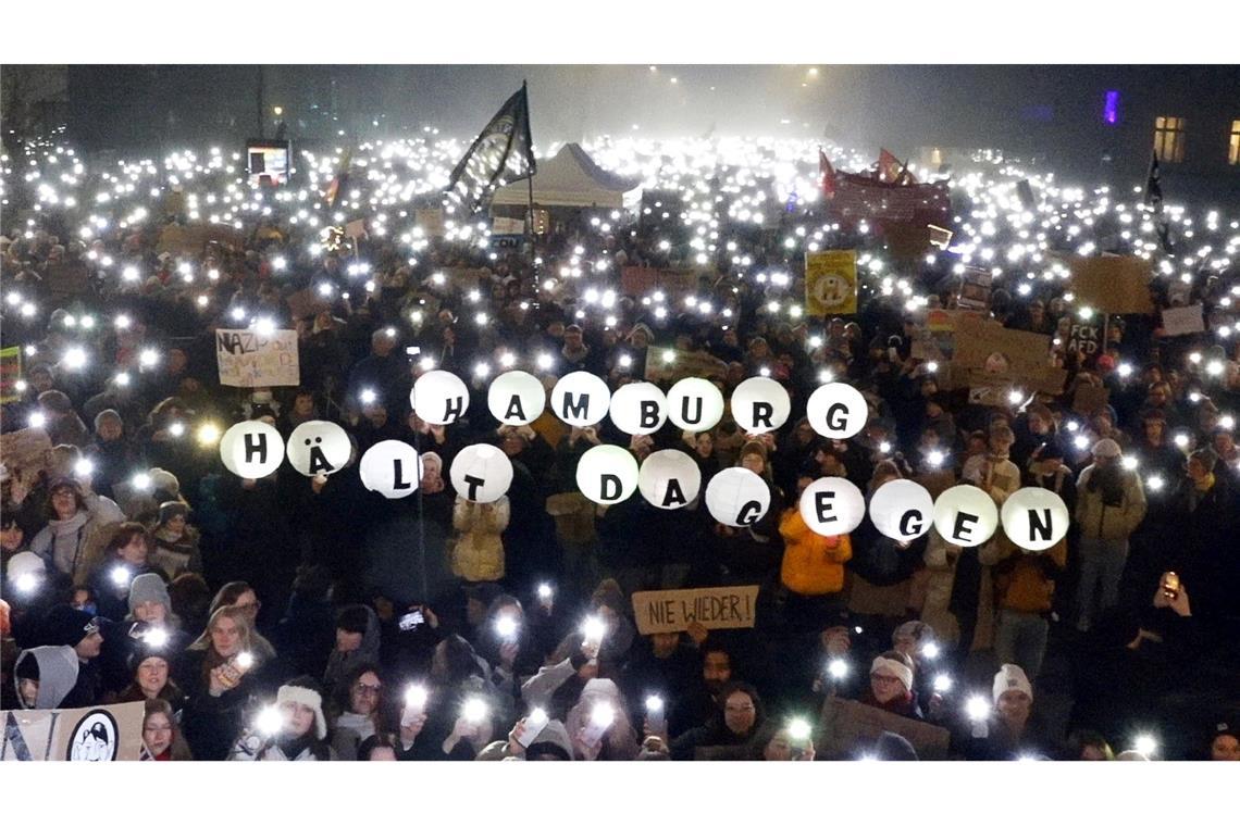 "Hamburg hält dagegen": Demonstration gegen die Migrationspolitik der CDU.