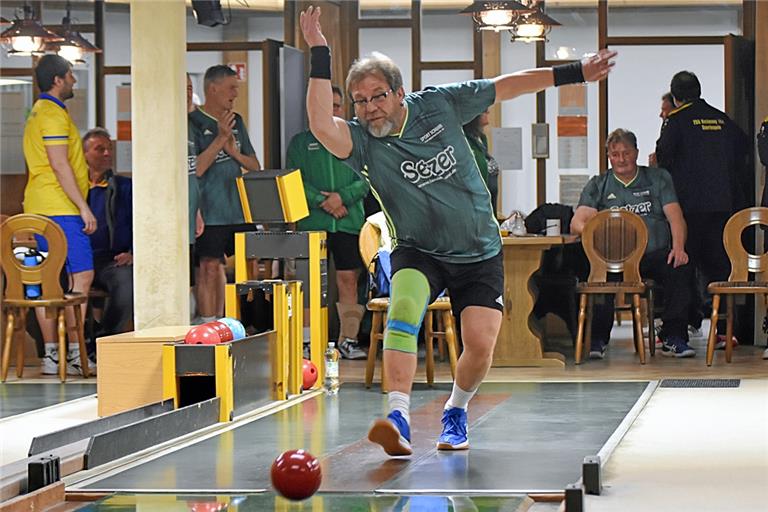 Harald Restifo gehört zu den erfahrenen Keglern beim KVS Waldrems. Foto: Tobias Sellmaier