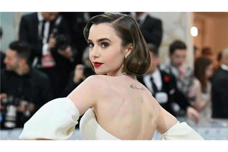 Hauptdarstellerin Lily Collins verkündete die Fortsetzung von „Emily in Paris“ auf Instagram.