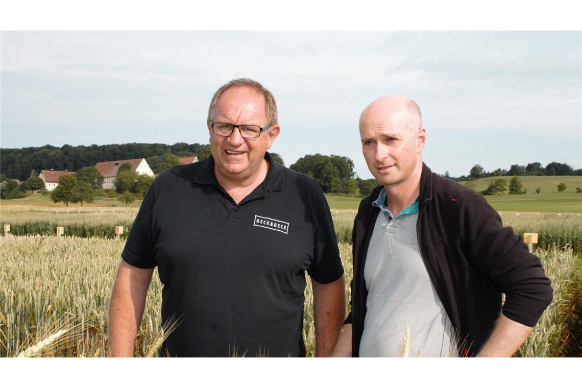 Heiner Beck (l.) und Friedrich Longin haben ein gemeinsames Interesse: den heimischen Getreideanbau.