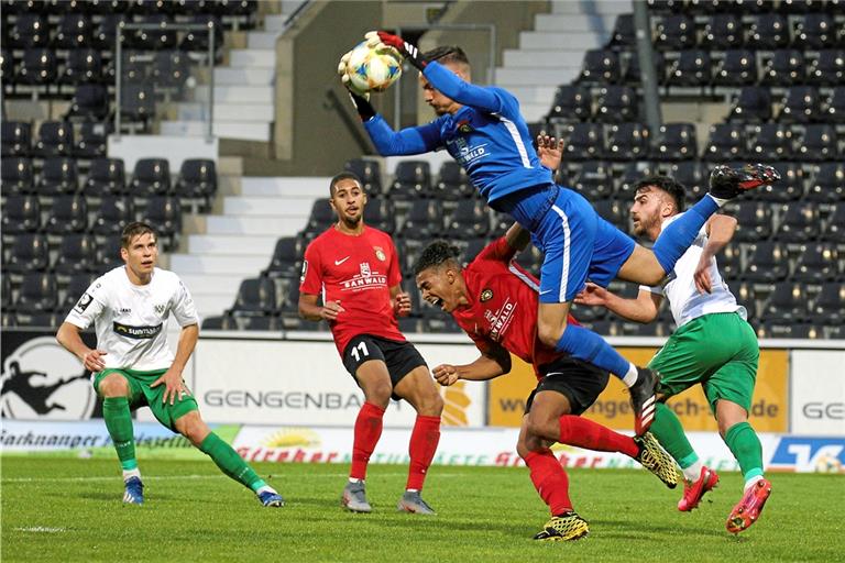 Hielt seinen Kasten bei seinen drei vergangenen Einsätzen stets sauber: SG-Torwart Constantin Frommann. Der 22-Jährige kehrt gegen Meppen wohl wieder in die Startelf zurück, nachdem Maximilian Reule in Mannheim für das Großaspacher Team zwischen den Pfosten stand. Foto: A. Becher