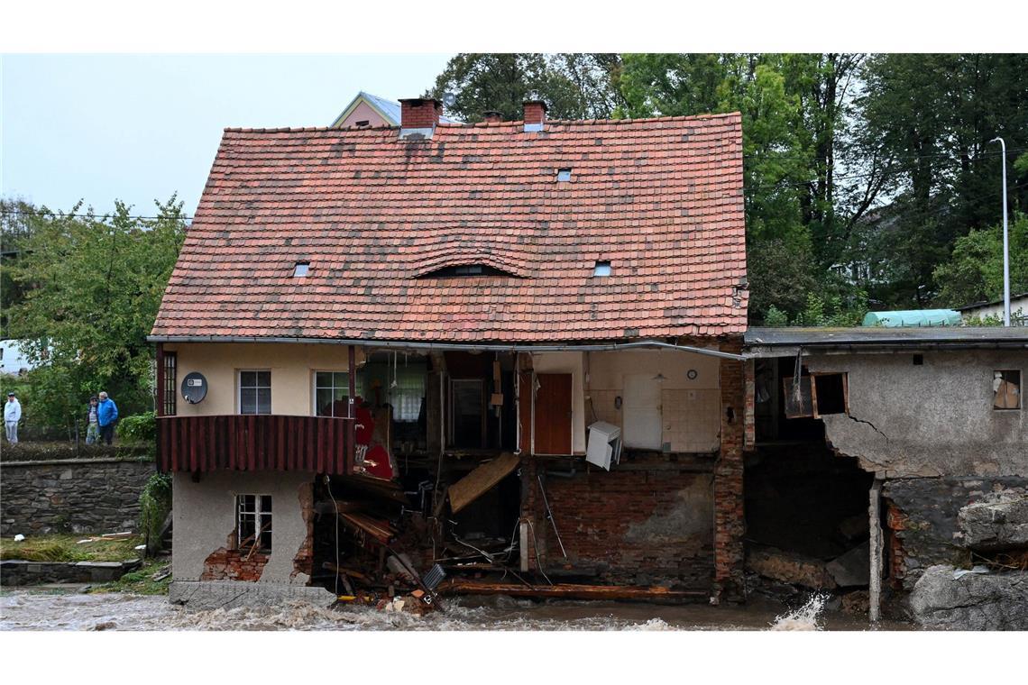 Hochwasser hat im polnischen Kurort Ladek-Zdroj (Bad Landeck) Schäden angerichtet.