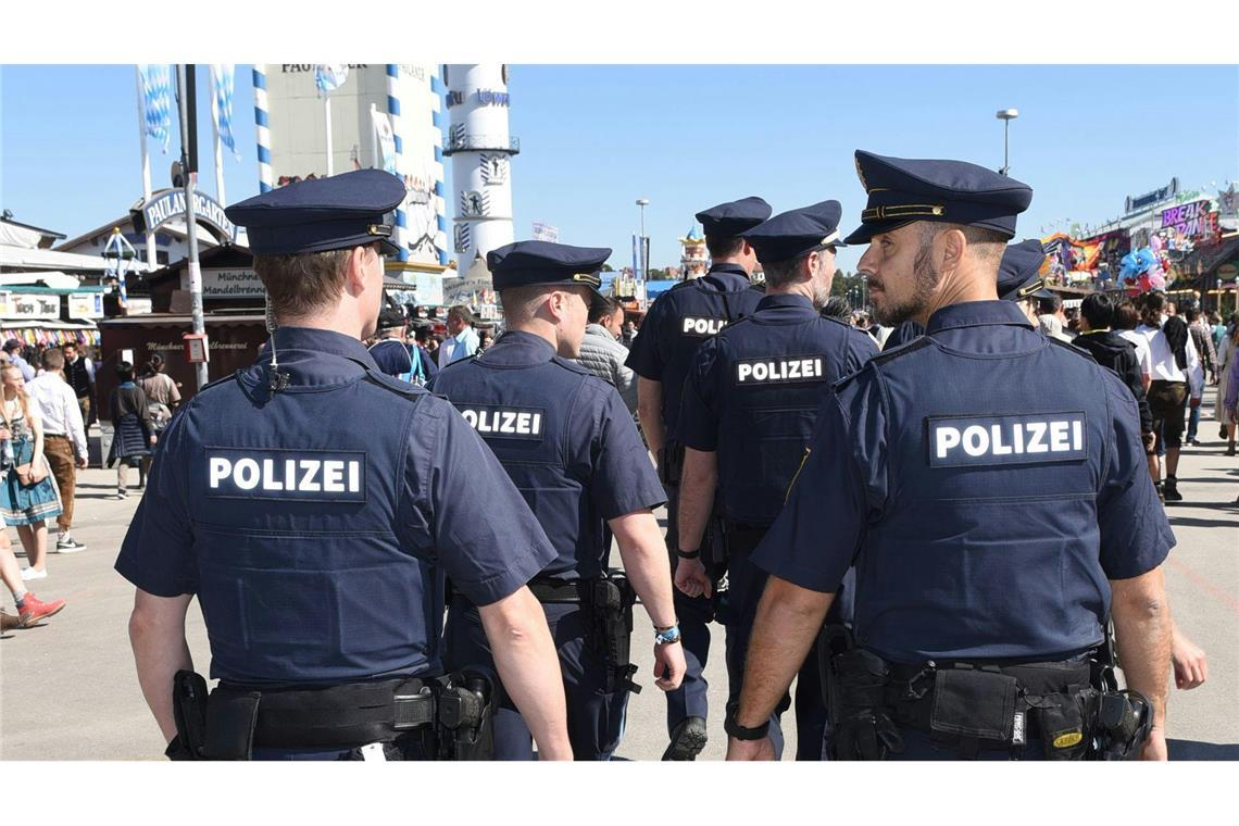 Hunderte Polizeibeamte sichern das Volksfest. (Archivbild)