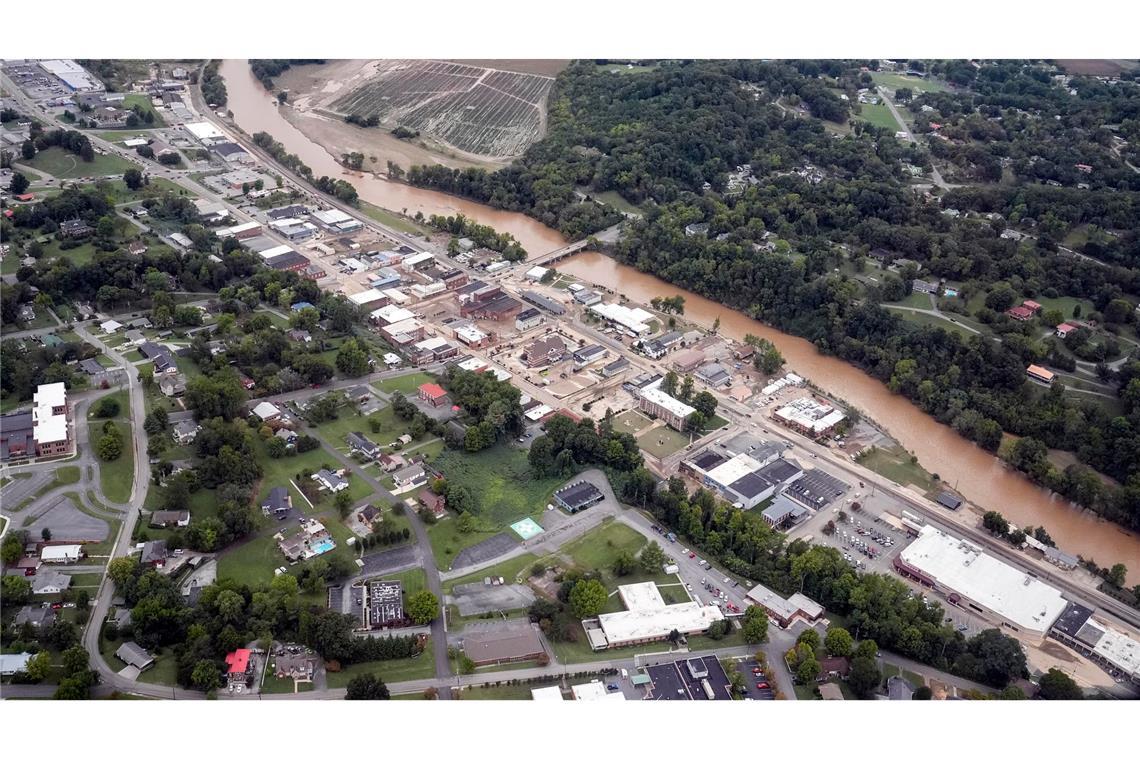 Hurrikan "Helene" hat entlang des Pigeon River in Tennessee schwere Schäden hinterlassen.