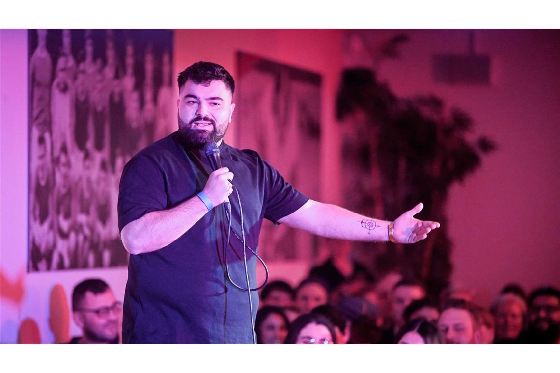 „Ich merke jetzt, wo ich bekannter werde, wie alle zu mir halten“, äußert sich der Comedian Serdar Karibik über Stuttgart.