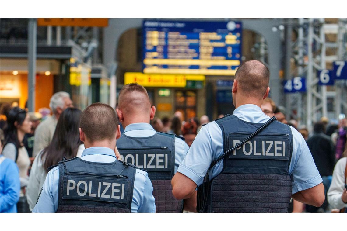 Im August soll ein 54 Jahre alter Mann einen 27-Jährigen mitten im Hauptbahnhof getötet haben. (Archivbild)