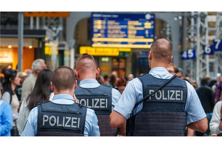 Im August soll ein 54 Jahre alter Mann einen 27-Jährigen mitten im Hauptbahnhof getötet haben. (Archivbild)