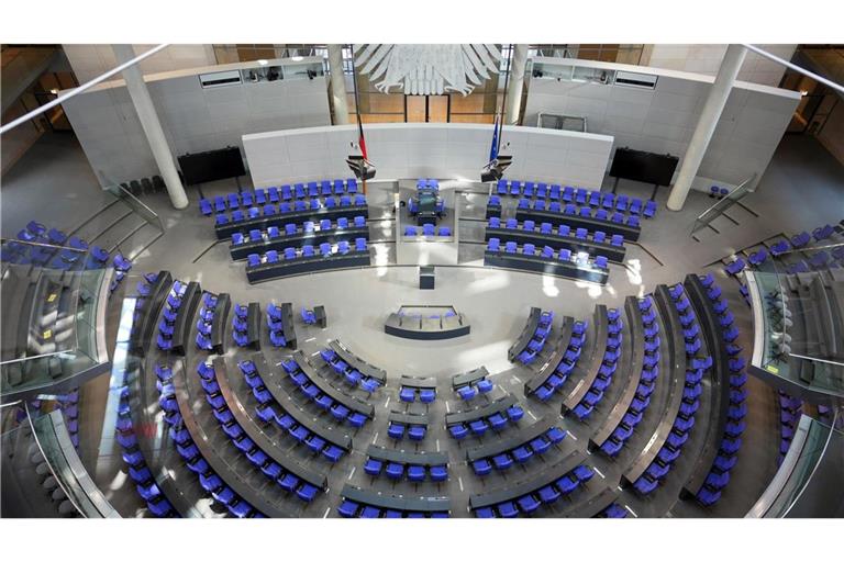 Im Bundestag muss umgebaut werden. Es gibt weniger Sitze und Parteien im neugewählten Parlament.