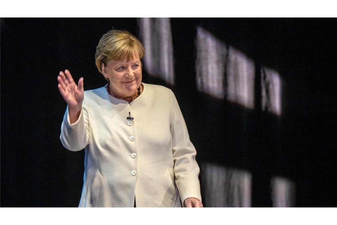 Im Deutschen Theater: die frühere Bundeskanzlerin Angela Merkel.