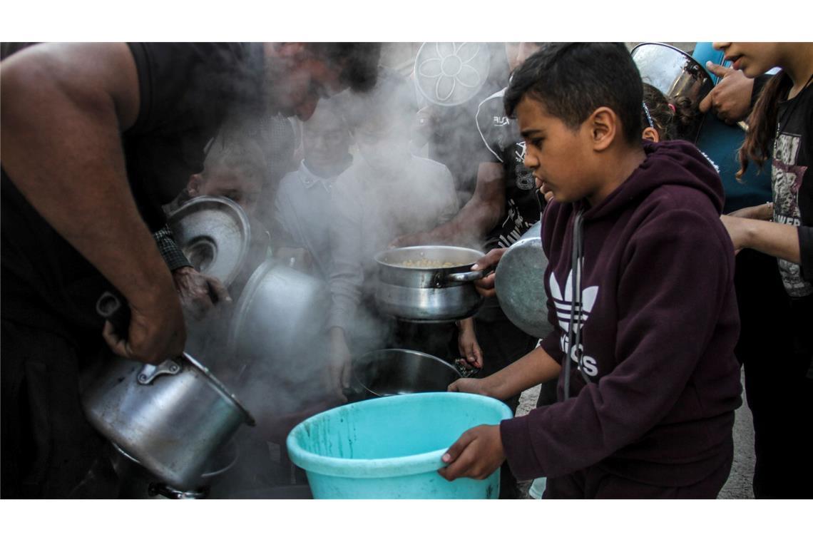 Im Gazastreifen droht nach Einschätzung von Hilfsorganisationen eine Hungersnot.