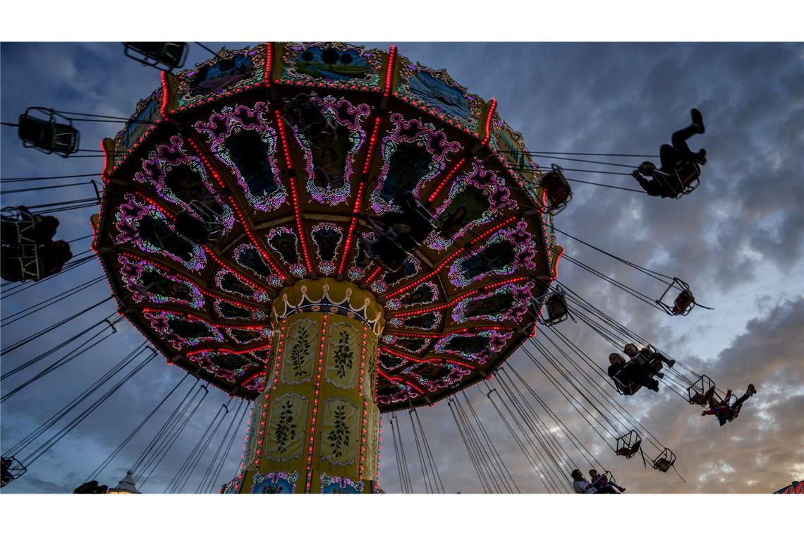 Im Kettenkarussell mit Blick auf den 989. Bremer Freimarkt