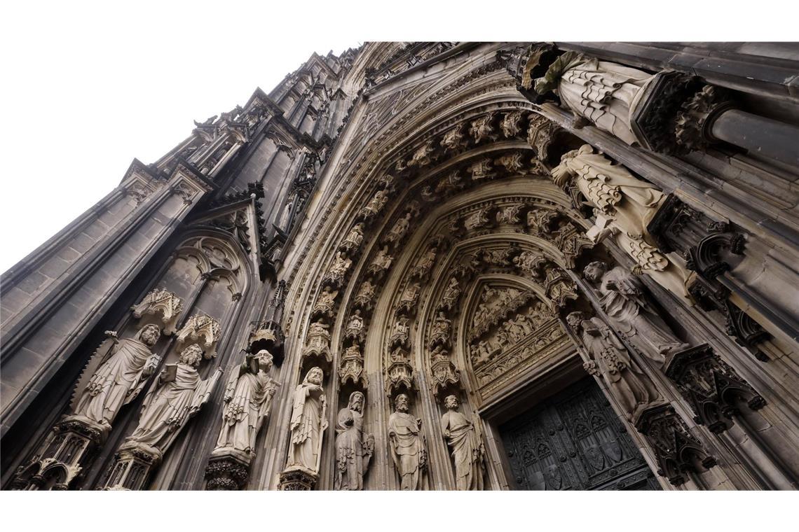 Im Kölner Dom ist nachzulesen, welche Rechte Juden im Mittelalter hatten.