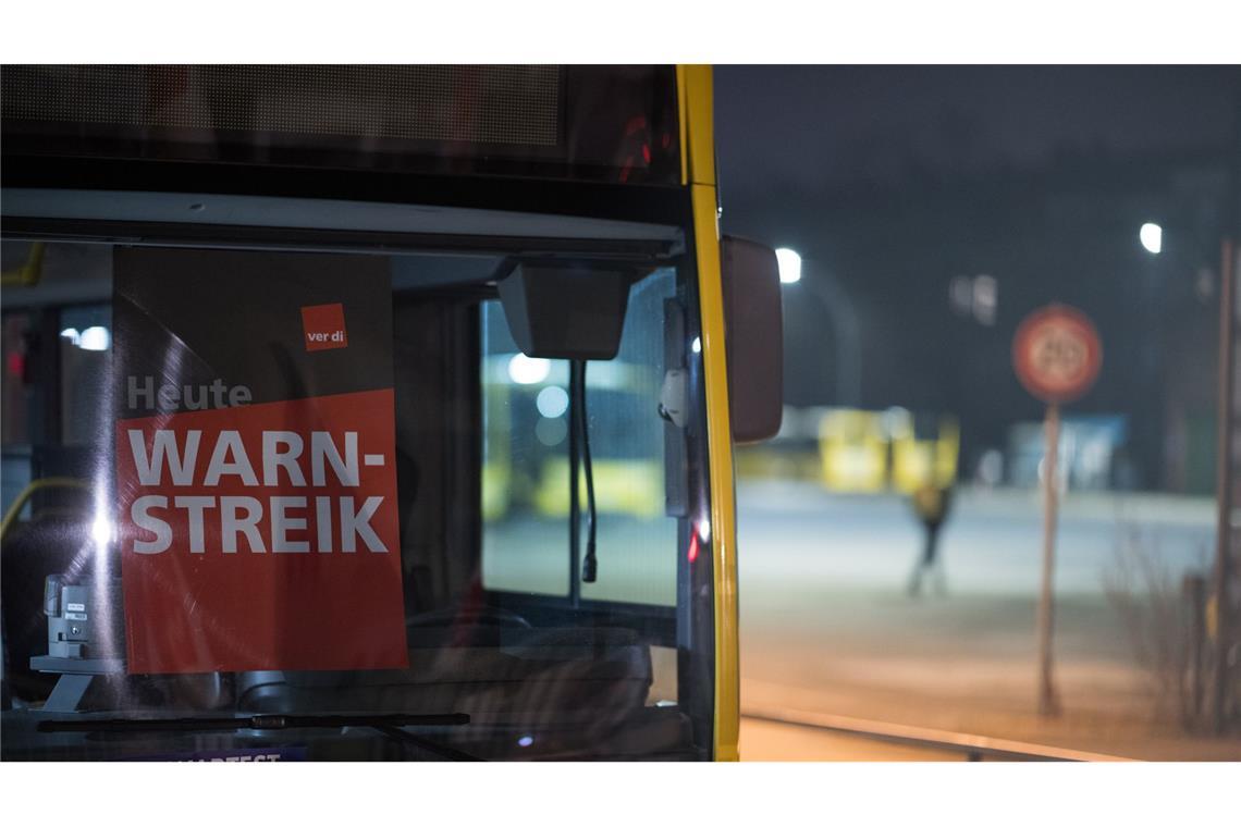 Im privaten Omnibusgewerbe in Baden-Württemberg drohen erneut Streiks. (Symbolbild)