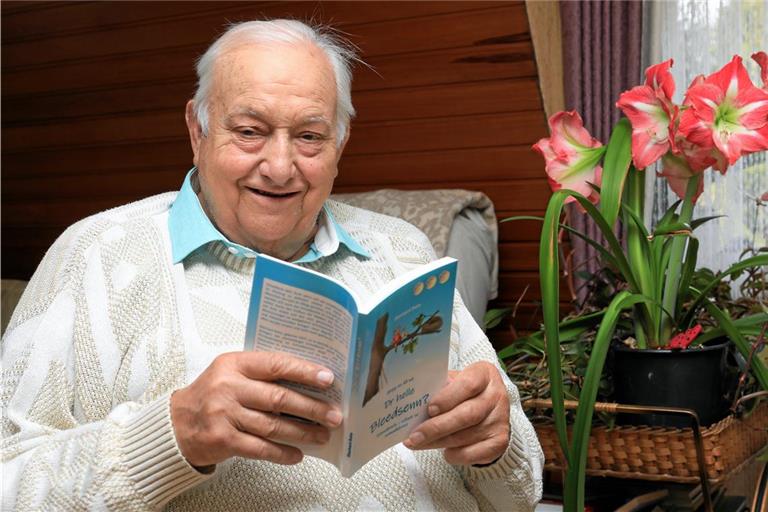 Im schwäbischen Gedichtband „Dr helle Bleedsenn?“ sammelte Eberhard Bohn Mundartgedichte, Balladen und überlieferte Verse aus der Region des Schwäbischen Waldes. Archivfoto: Gabriel Habermann