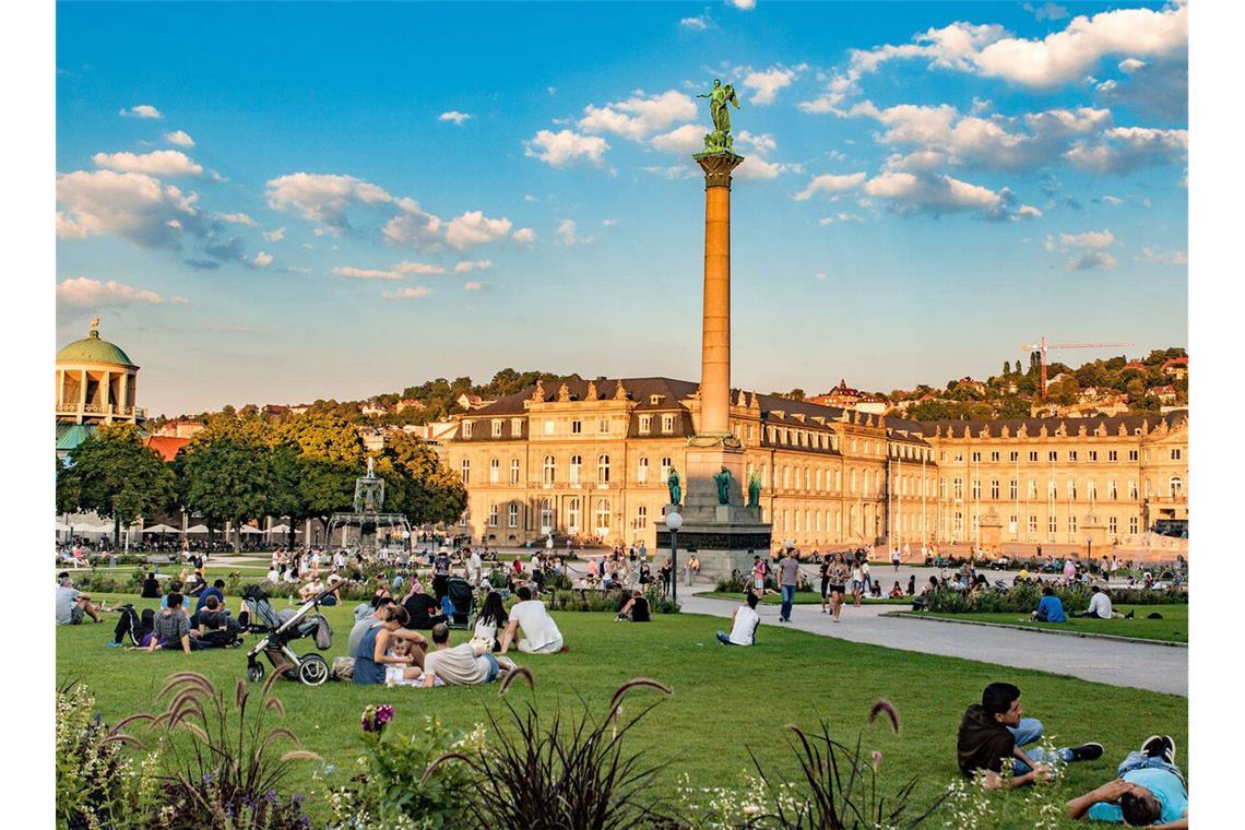 Im Sommer 2024 gibt es auf dem Schlossplatz kein Verweilen auf dem Rasen. Denn der Platz bleibt gesperrt.