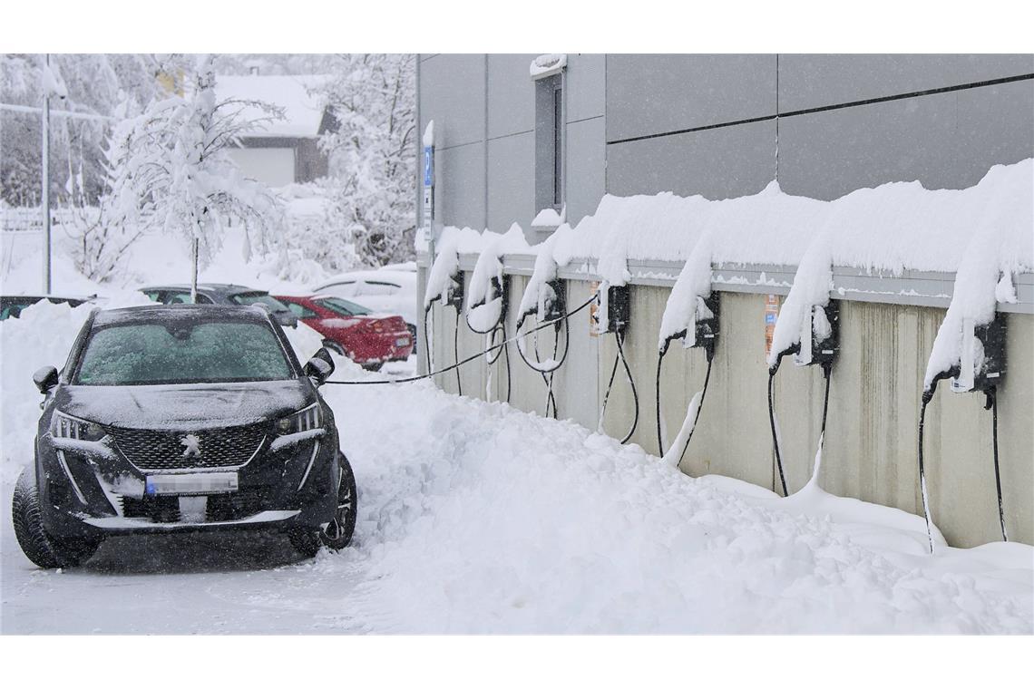 Im Winter muss das E-Auto etwas häufiger geladen werden.