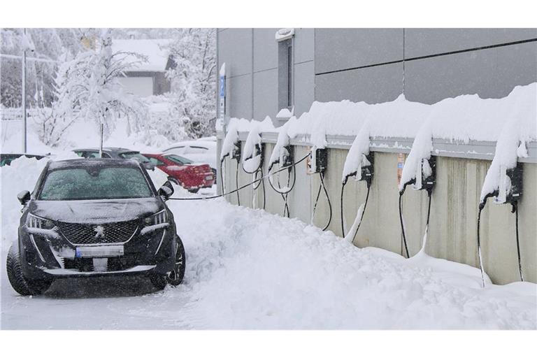 Im Winter muss das E-Auto etwas häufiger geladen werden.