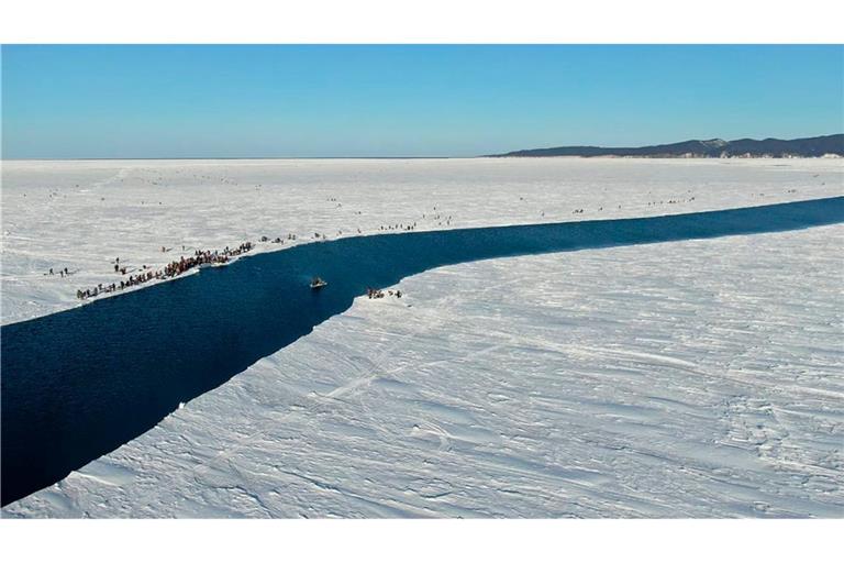 Immer wieder kommt es in Russland zu Zwischenfällen beim beliebten Eisfischen. (Illustration)