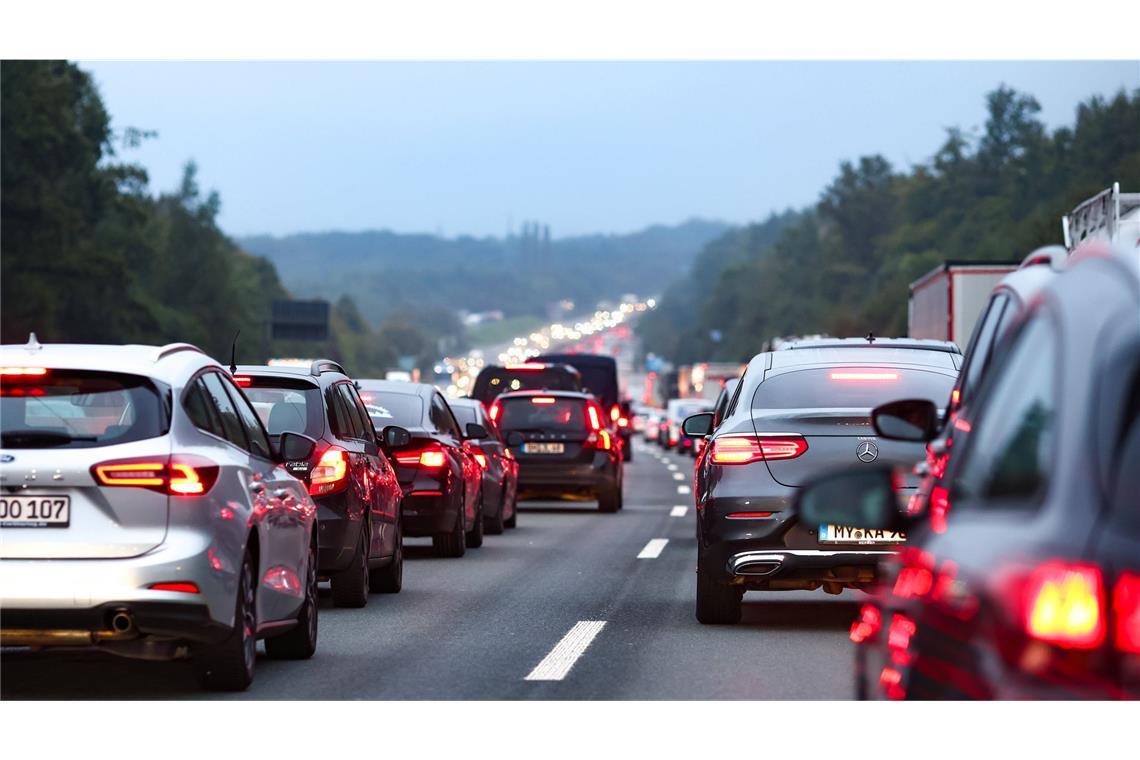 In Baden-Württemberg kommen auf zehn Einwohner mehr als sechs Fahrzeuge. (Symbolbild)