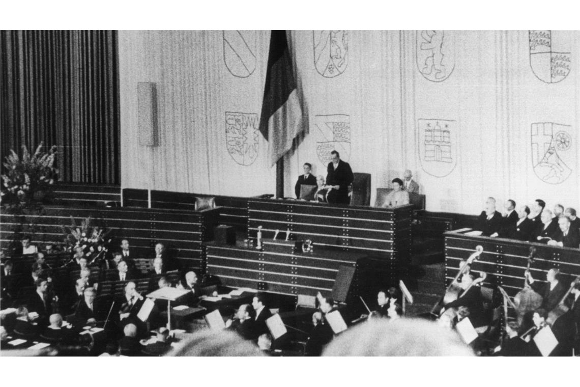 In der Turnhalle ging es los: Vor 75 Jahren kam erstmals der Bundestag zusammen.