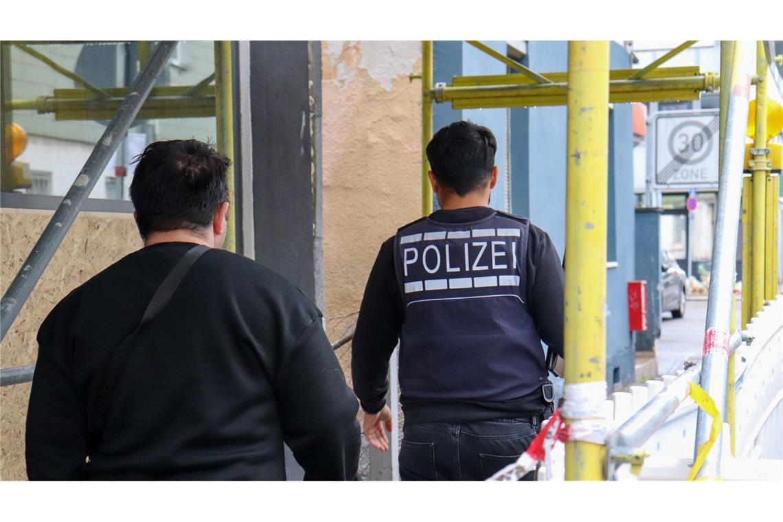 In einer Bar in Göppingen wird geschossen, die Fahndungen laufen auf Hochtouren.