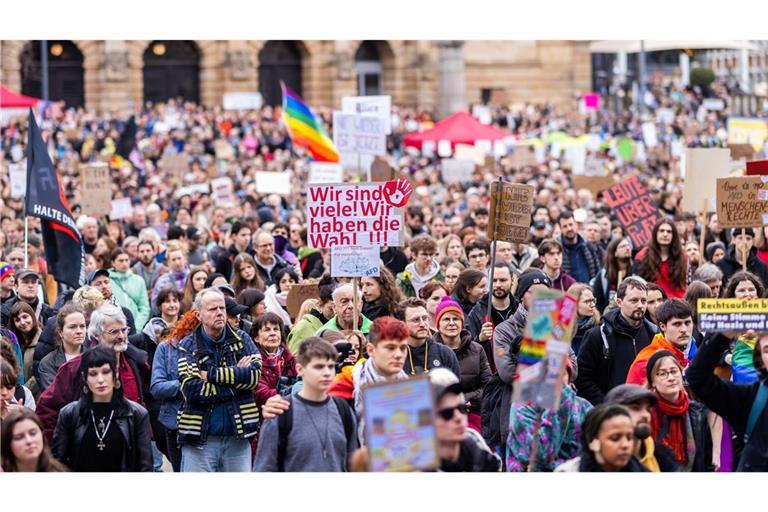 In Freiburg versammelten sich über 20.000 Menschen bei der Demo gegen Rechtsextremismus.