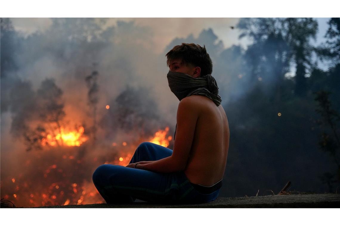 In Guapulo, einem Stadtteil von Quito, Ecuador, brennt der Wald.