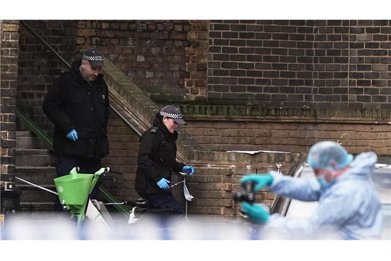 In London ist eine Achtjährige durch Schüsse schwer verletzt worden.