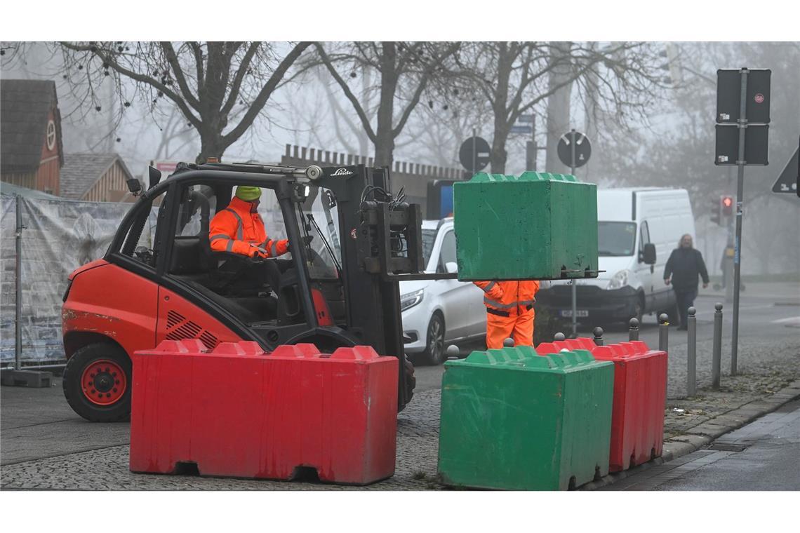 In Magdeburg hat der Abbau des Weihnachtsmarkts begonnen.