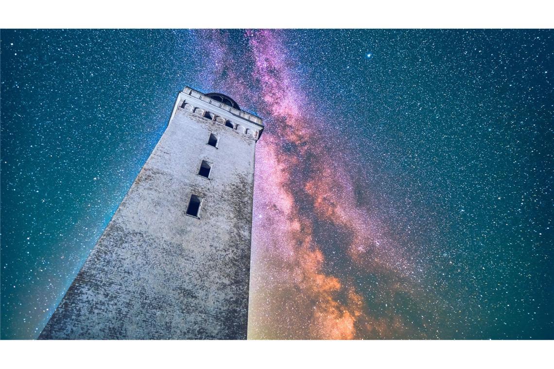 In rund 2,4 Milliarden Jahren könnte die Milchstraße mit der Großen Magellanschen Wolke  zusammenstoßen und zu einer Galaxie verschmelzen.