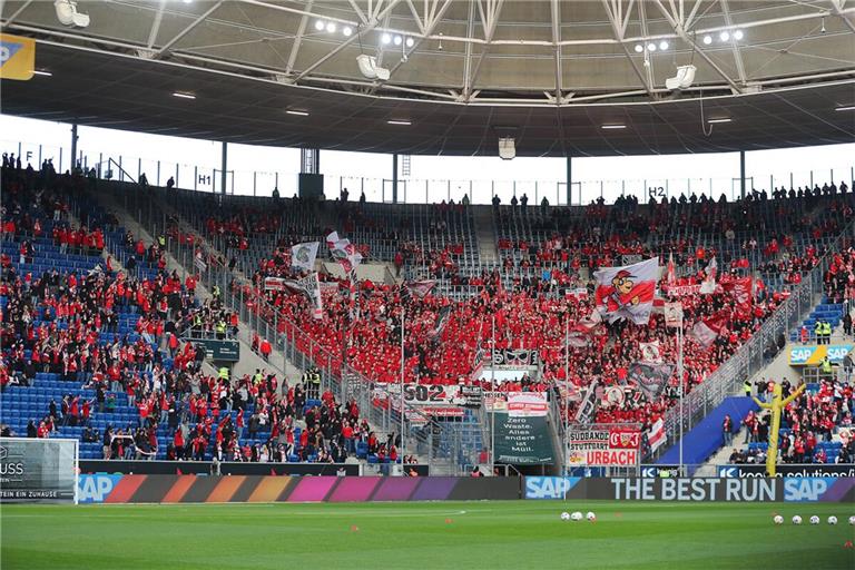 In Sinsheim werden am 23. Februar erneut viele Stuttgarter Fans außerhalb des offiziellen Gästebereichs (Mitte) das Spiel des VfB verfolgen.