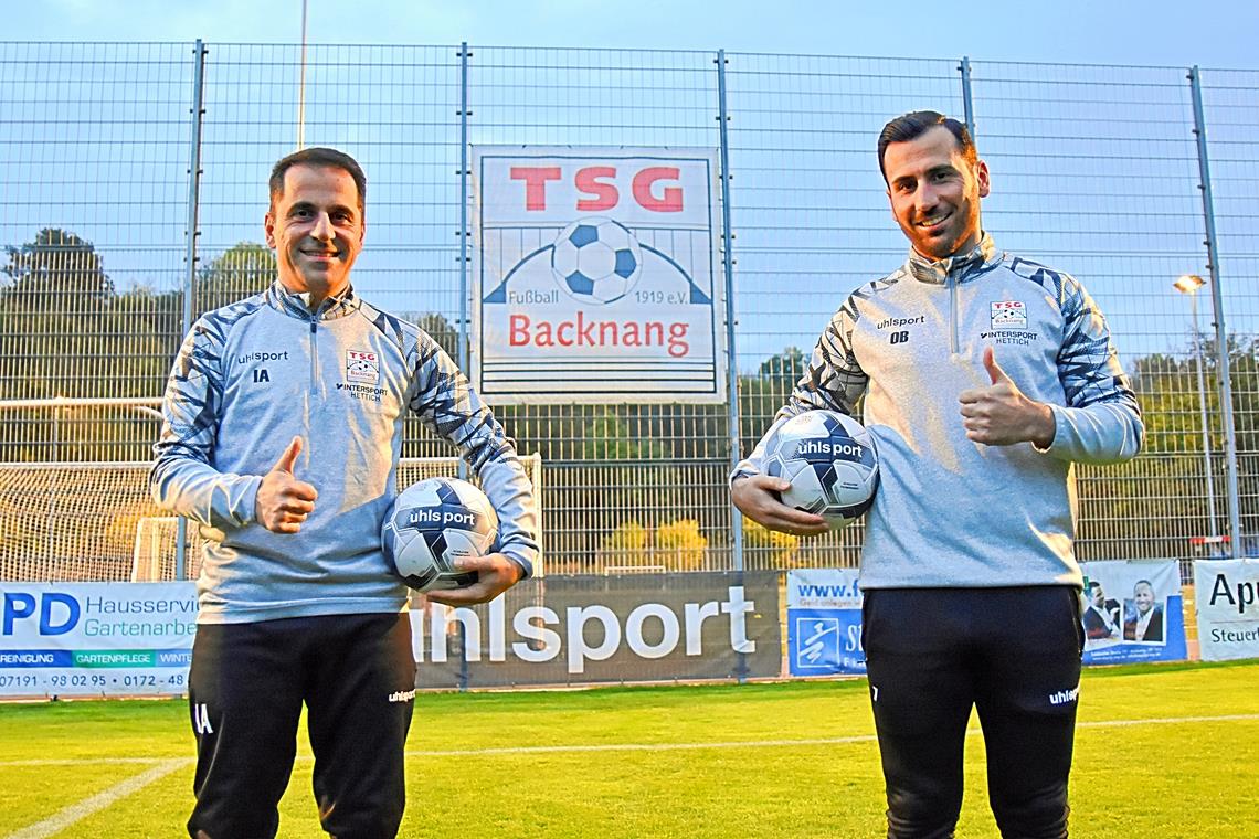 Isaak Avramidis (links) und Oguzhan Biyik sind vor ihrer Premiere als Interimstrainerduo der TSG-Fußballer guter Dinge.Foto: Tobias Sellmaier