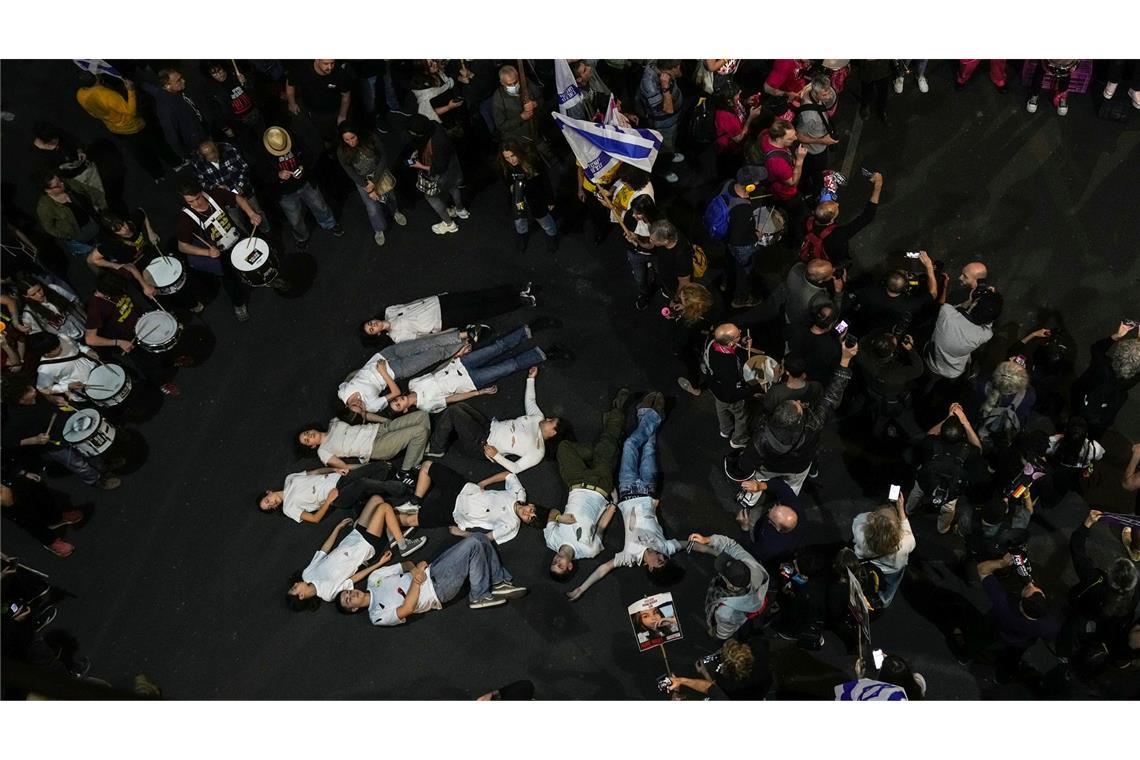 Israelis in Tel Aviv demonstrieren für ein Geisel-Abkommen.