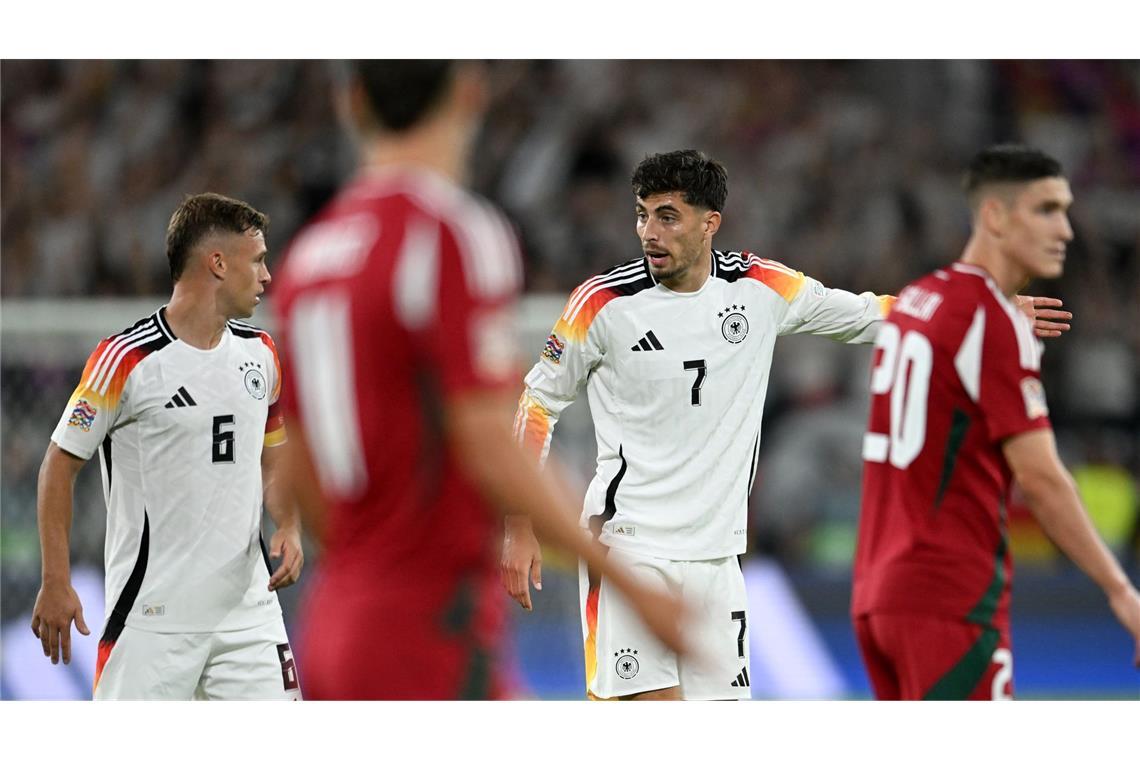 Joshua Kimmich (l.) agierte als neuer DFB-Kapitän.