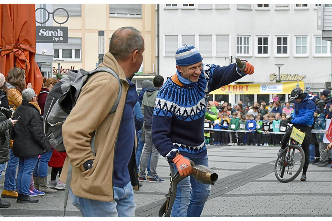 Jürgen Baumann: Der Glöckner beim Silvesterlauf.