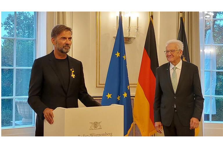 Jürgen Klopp (li.) bei der Ehrung in der Villa Reitzenstein mit Winfried Kretschmann