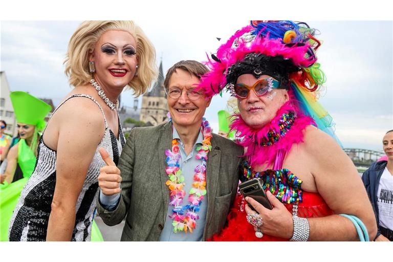 Karl Lauterbach ruft beim CSD in Köln zum Zusammenstehen auf.