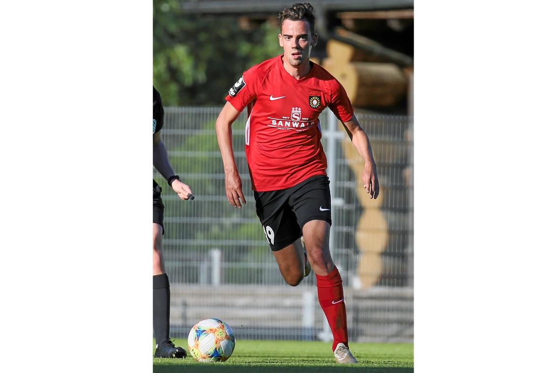 Kehrt in den Fautenhau zurück: Marco Hingerl. Der Mittelfeldmann, der für Aspach zwei Jahre in der Dritten Liga am Ball war, steht seit dieser Saison in Homburg unter Vertrag. Foto: A. Becher