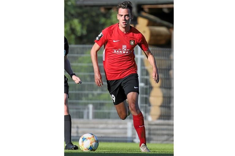 Kehrt in den Fautenhau zurück: Marco Hingerl. Der Mittelfeldmann, der für Aspach zwei Jahre in der Dritten Liga am Ball war, steht seit dieser Saison in Homburg unter Vertrag. Foto: A. Becher