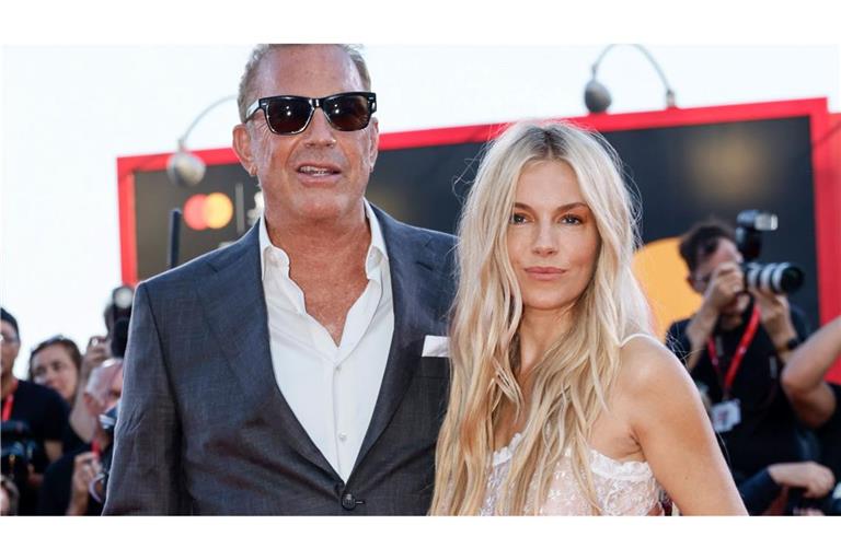 Kevin Costner und Sienna Miller bei Abschluss der Filmfestspiele von Venedig