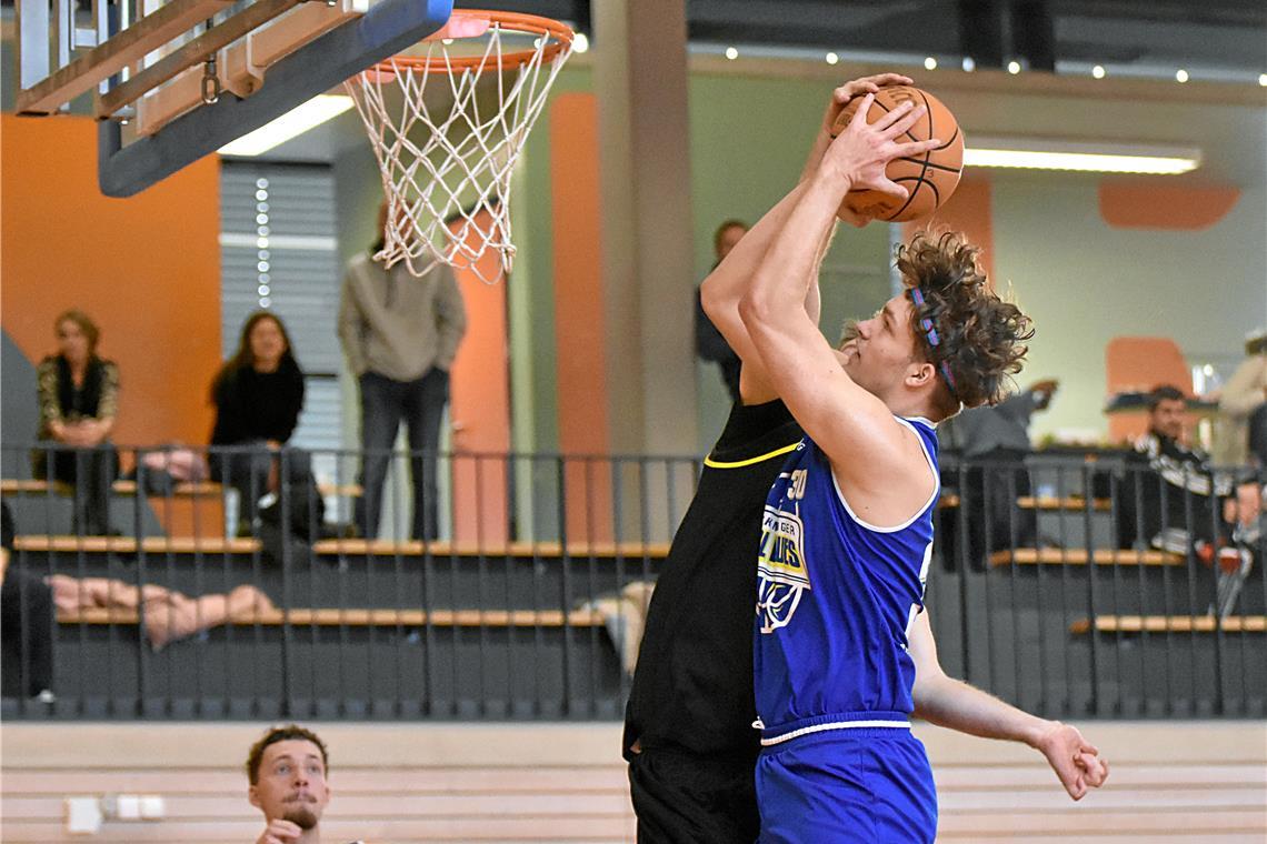 Kommt aus der eigenen Jugend und greift bei den TSG-Basketballern nun verstärkt bei den Männern an: Valentin Clemens. Foto: Tobias Sellmaier