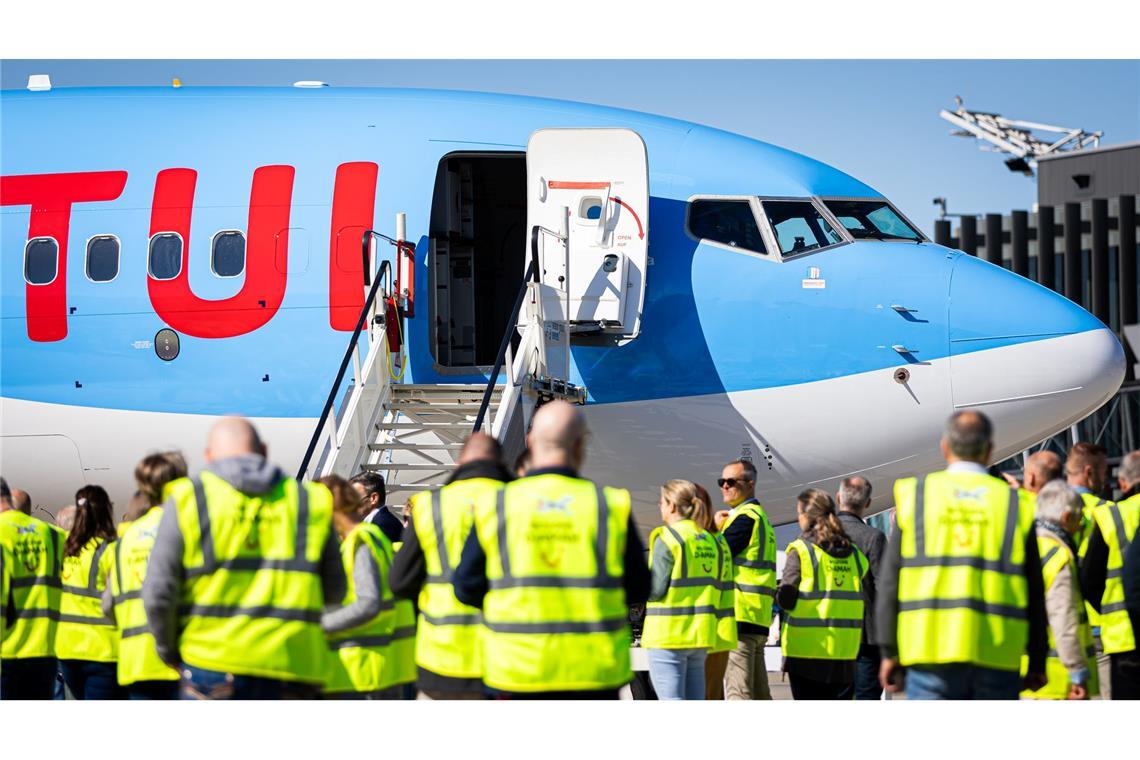 Kommt es zum Warnstreik? Flugreisende müssen sich möglicherweise auf Einschränkungen bei Tuifly einstellen. (Symbolbild)