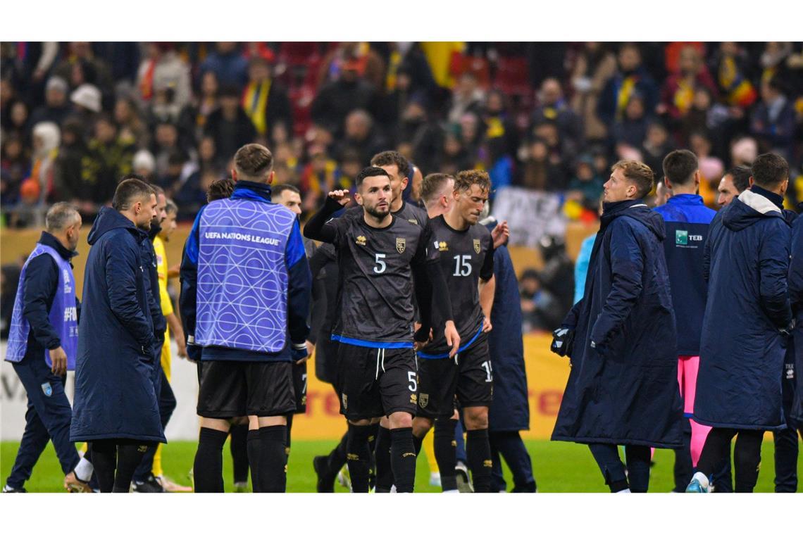 Kosovos Nationalmannschaft verlässt vorzeitig das Spielfeld.