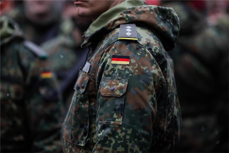Wehrdienst verweigern: So geht es Kriegsdienstverweigerer müssen einen Antrag stellen.