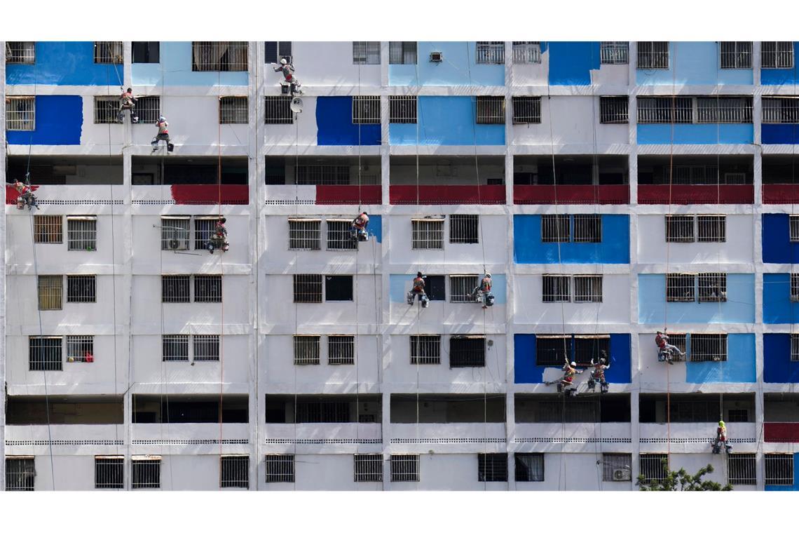 Kurz vor der Wahl noch schnell das Haus streichen - Fassade in Caracas.