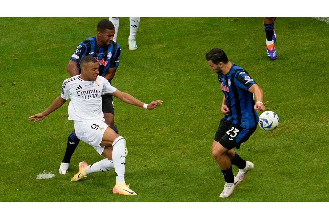 Kylian Mbappé trifft in seiner ersten Pflichtspielpartie für Real Madrid zum 2:0 im Super Cup.